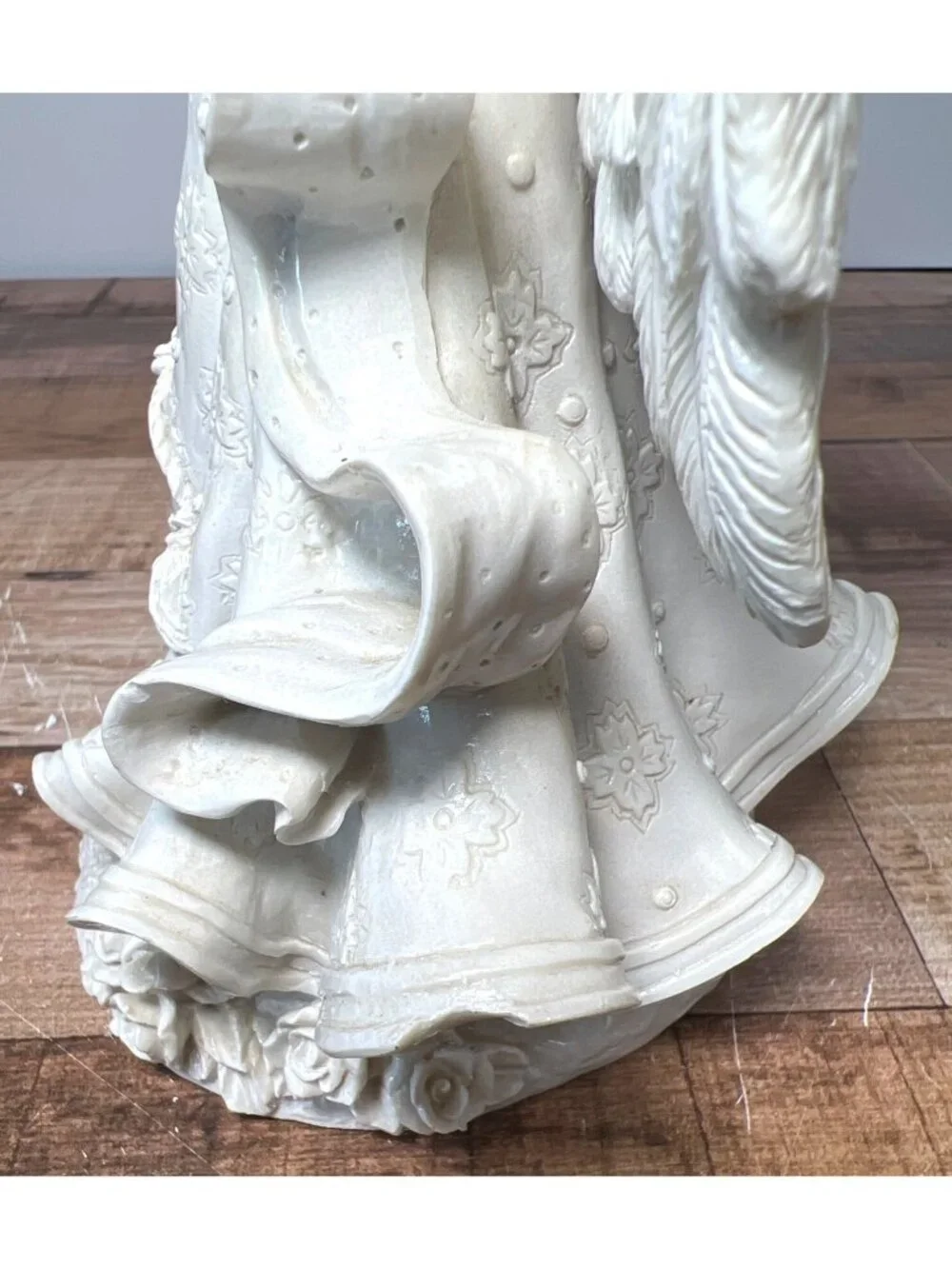 Christmas Angel Figurine Decorative Sculpture Detailed Resin Art